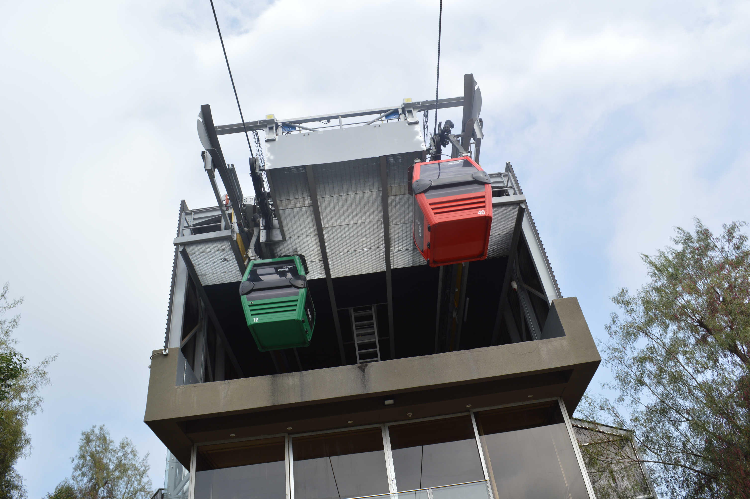 Moderno Teleférico cerro San Cristobal